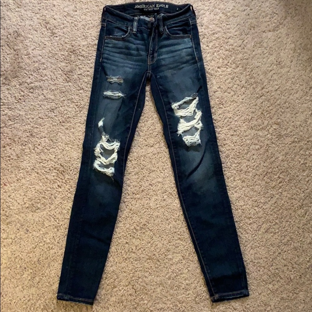 BARELY WORN!! American Eagle ripped jeans!